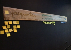 Mural amb les preguntes del participants de la jornada